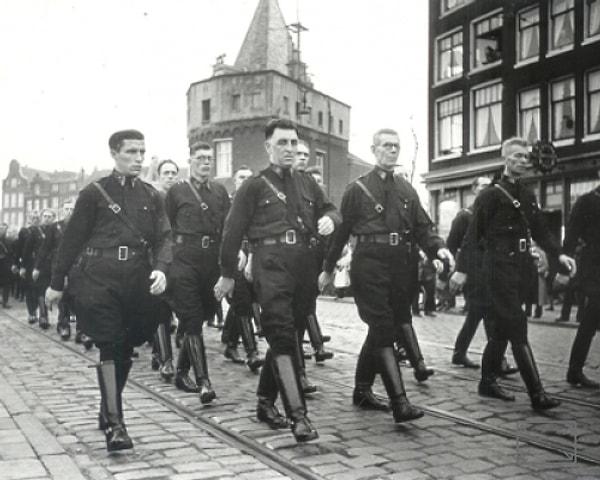 Ertesi gün Naziler, Hollanda’yı işgal etti.