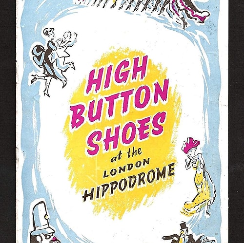 West End seçmeleriyle başlayan Audrey, Londra yapımı “High Button Shoes” müzikalinde revü kızı olarak işe girdi.