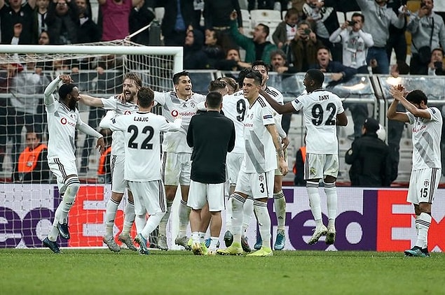Beşiktaş Teknik Direktörü Abdullah Avcı, Slovan Bratislava karşısında 4 önemli oyuncusunu dinlendirmeyi tercih etti. Avcı, Burak Yılmaz ile Atiba Hutchinson'ı kadroya almazken, Gökhan Gönül ve Adem Ljajic'i ise yedek soyundurdu.