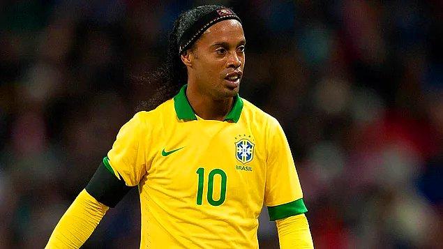 9. Futbol tarihinin en iyi oyuncularından Ronaldinho kariyerinde hangi takımın formasını giymemiştir?