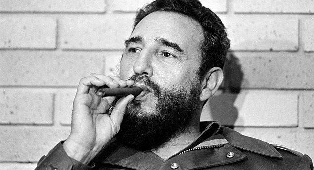 1961 - Küba lideri Fidel Castro, kendisini Küba'yı komünizme taşıyacak bir Marksist-Leninist olarak ilan etti.