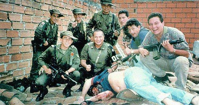1993 - Kolombiya'lı uyuşturucu taciri Pablo Escobar, Medellín'de güvenlik güçlerince öldürüldü.