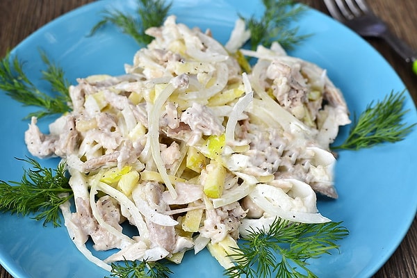 1. Салат "Русалочка" с кальмарами