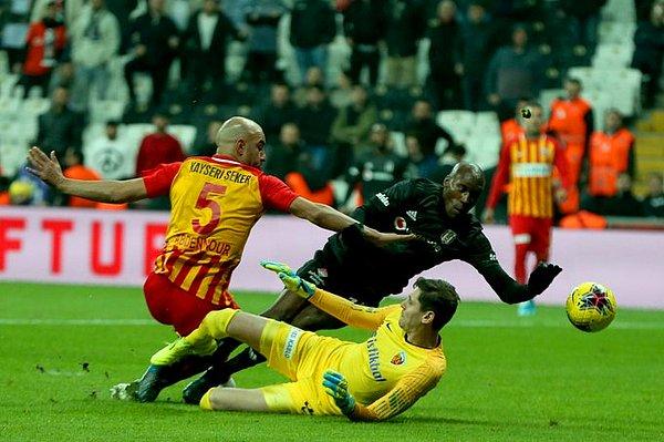 Süper Lig'de 13. haftanın kapanış mücadelesinde, ligde son 4 maçını kazanarak zirve yürüyüşüne başlayan Beşiktaş, Kayserispor'u konuk etti.