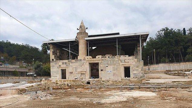 AKP'li Durmuşoğlu: "Örtü mozaikleri ve yapıyı korumak için yapıldı"