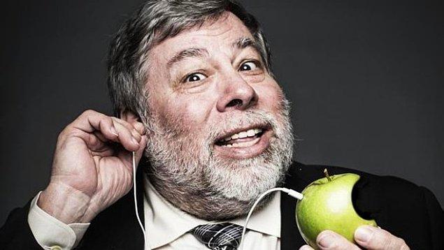 15. Stephen Wozniak: Biraz da beyaz hackerlardan bahsedelim. Apple'ın kurucularından biri olan Wozniak, gençken şehirler arası ücretsiz telefon görüşmesi yapılabilen bir cihaz geliştirmiş. Hatta Papa'yı aramayı bile denemiş.