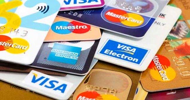 Kredi kartı bilgileri e-ticaret sitelerinin kendi bünyesinde saklanmıyor. Kendiniz dahi sisteme giriş yapsanız kredi kartı bilgilerinizi göremezsiniz.