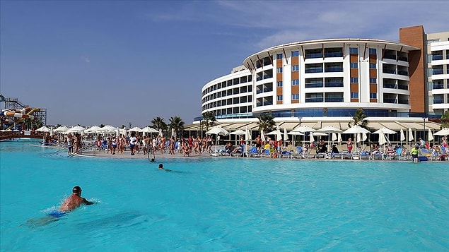 Otel, motel, tatil köyü, pansiyon, apart otel, misafirhane, kamping, dağ evi gibi tesislerde yüzde 1 konaklama vergisi