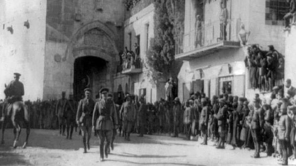 1917 - I. Dünya Savaşı: Kudüs, General Edmund Allenby tarafından ele geçirildi.