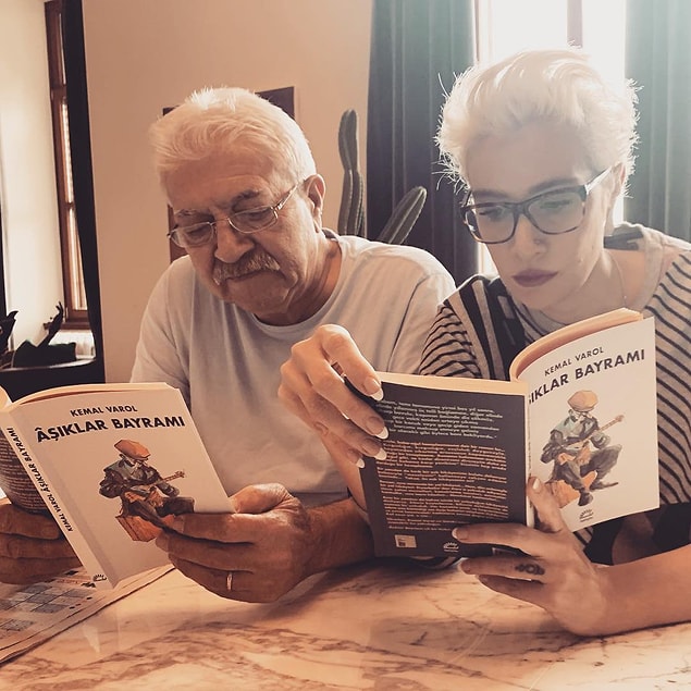 2. Sıla ve babası da aynı kitabı okumaya başlamışlar. Kemal Varol'dan Aşıklar Bayramı...