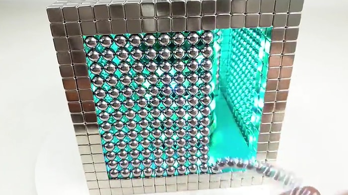 İzlemesi Aşırı Keyifli Şeylerde Bugün: Mıknatıs Oyunu