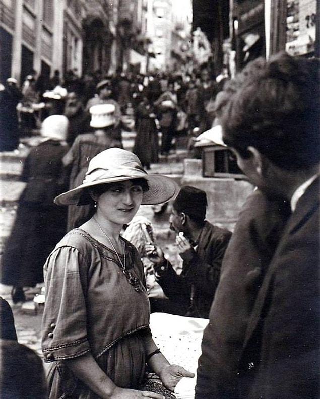Karaköy Yüksek Kaldırım, İstanbul, 1920.