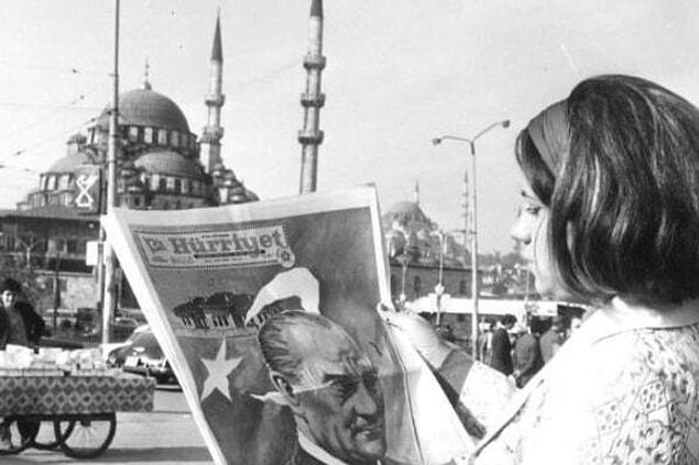 Cumhuriyetin 50. yılından bir kare, İstanbul, 1973.