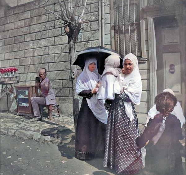 17. Bursa'da bir sokak, 1895.