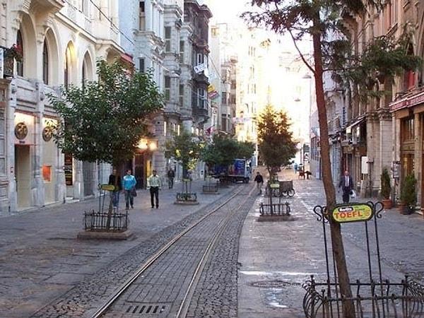 18. İstiklal Caddesi, İstanbul, 2002.