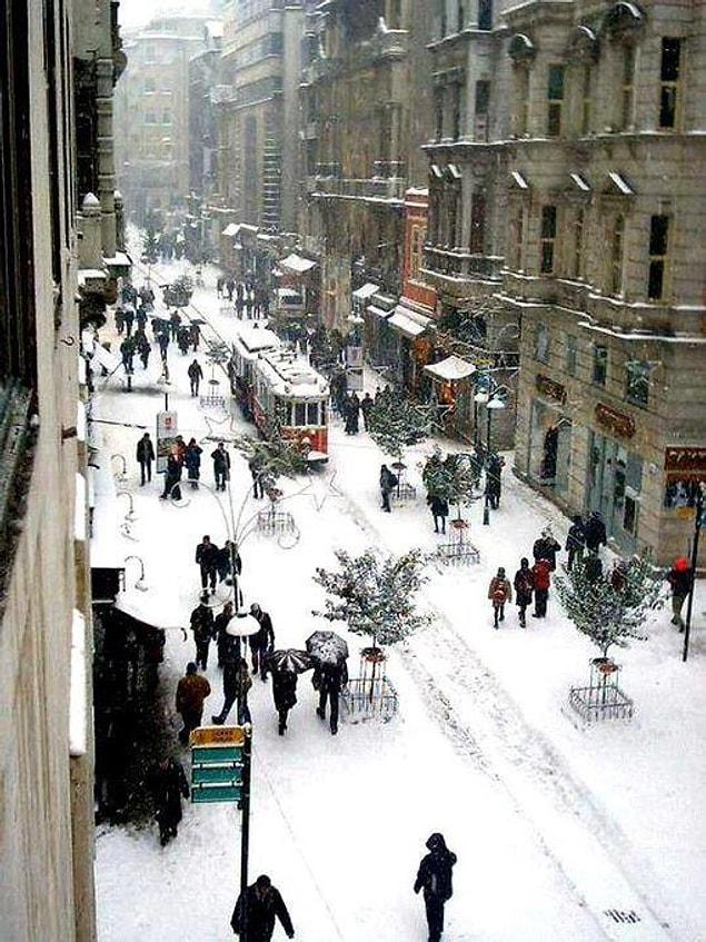 İstiklal Caddesi, İstanbul, 2002.