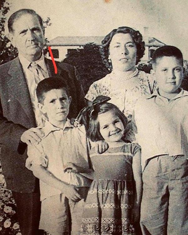 24. Barış Manço ve ailesi, İstanbul, 1950.