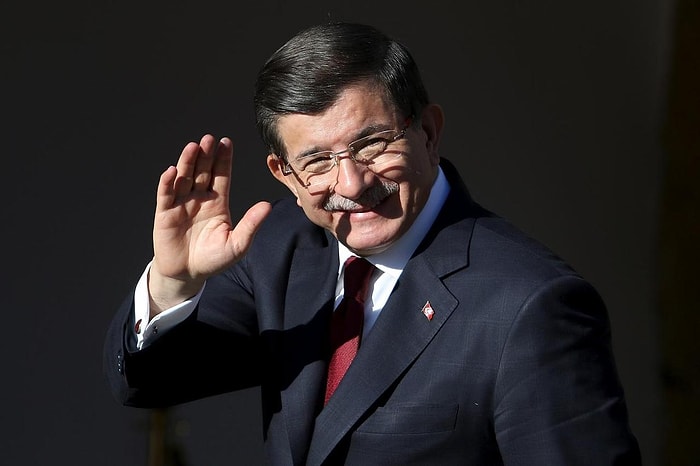 Davutoğlu Yeni Partinin Kuruluş Başvurusunu Yaptı: Adı ve Logosu Yarın Açıklanacak