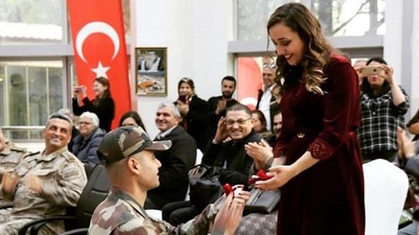 Anıl Cafer Aralık, Bilay Çınar'la bir düğünde tanıştıklarını belirterek, "Görür görmez aşık oldum. Daha sonra büyüklerimiz araya girdi.