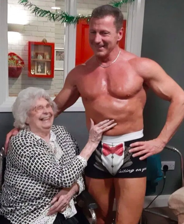 Все началось с того, что в доме престарелых было установлено дерево желаний, где пожилые люди могли вешать заметки, содержащие их пожелания.