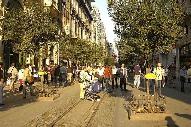 "Caddenin altı ağaç dikmeye uygun değil"