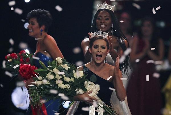 Miss America yarışmasının son birkaç yılı, halkla ilişkiler anlamında sallantılı geçmişti. Ancak, her yıl düzenlenen ve bu yıl da NBC'de yayınlanan yarışma yeni bir mesajla yerini aldı. Bu yarışma artık Miss America 2.0.'ydi.