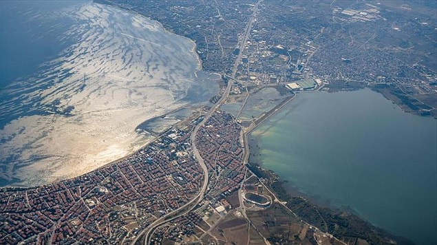 Kanal İstanbul gündemdeki yerini koruyor, sizce bu kriz döneminde bu ve benzeri mega projelere ihtiyaç var mı?