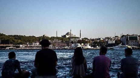 Gençler Gelecekten Kaygılı: Türkiye'de Beyin Göçü İlk Kez Lise Seviyesine İndi