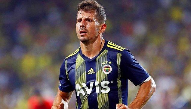 Fenerbahçe'de kaptan Emre Belözoğlu, sakatlığı nedeniyle maça kısa bir süre kala kadrodan çıkarıldı. Sağ kasığında ağrı hisseden Emre'nin tedbir amaçlı derbi maçta kadroya alınmadığı öğrenildi.