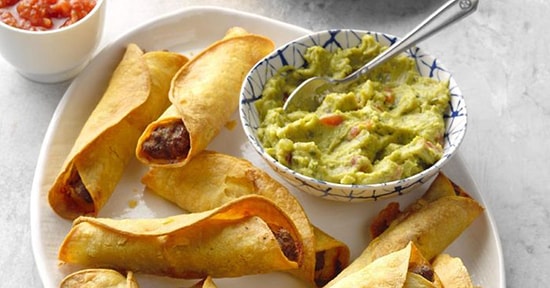 Film Keyfinize Ortak Olacak Lezzetli Bir Atıştırmalık: Köfteli Tortilla Çubukları! Köfteli Tortilla Çubukları Nasıl Yapılır?