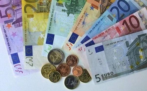 1999 - Avrupa para birimi Euro yürürlüğe girdi.