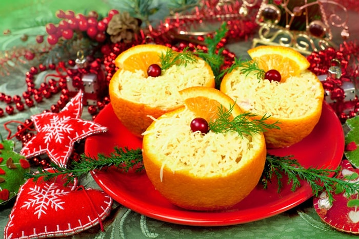 Как приготовить салат из курицы в апельсине на Новый год?