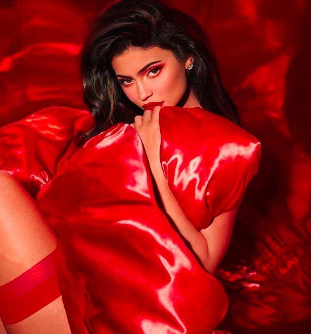 Kardashian ve Jenner ailesinin attığı her adım gündem olurken, Kylie Jenner da dünya magazinini meşgul etmeye devam ediyor...