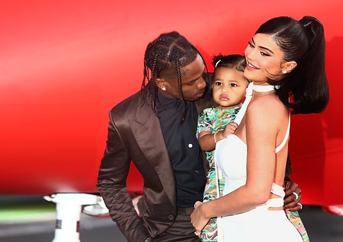 Kylie Jenner Instagram Hesabında Çıplak Fotoğraflarını Paylaştı, Eski Sevgilisi Travis Scott Dalga Geçti!