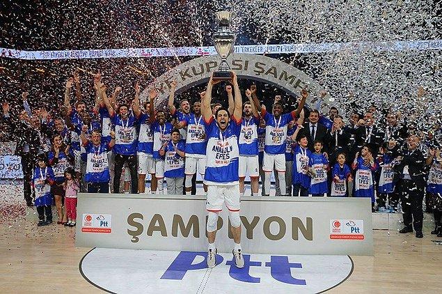 27. Basketbol Süper Ligi final serisinde Anadolu Efes evinde Fenerbahçe'yi 89-74 yenerek seride durumu 4-3'e getirdi ve şampiyon oldu. Anadolu Efes 10 yıl aranın ardından şampiyon oldu.