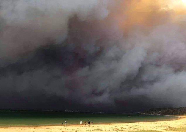 Yeni Güney Galler eyaletinin Corbargo kasabasında iki kişinin daha cesedine ulaşmasıyla yangınlar nedeniyle ölenlerin sayısı 13'e yükseldi.