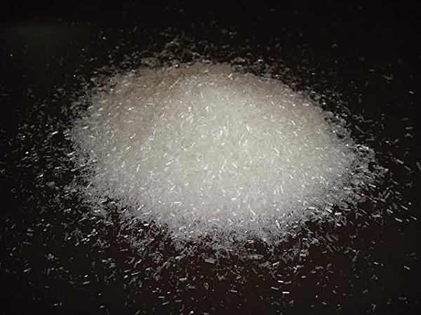 Sodyum glutamat veya MSG olarak da bilinen monosodyum glutamat, yani Çin tuzu; doğal olarak en fazla ortaya çıkan esansiyel olmayan amino asitlerden biri olan glutamik asidin sodyum tuzudur.