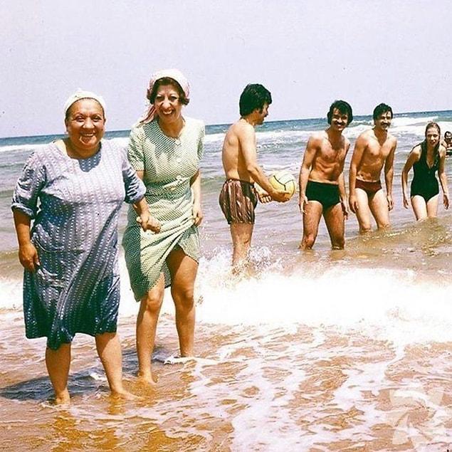 Aile Şerefi filminin kamera arkasından bir kare, İstanbul, 1976.