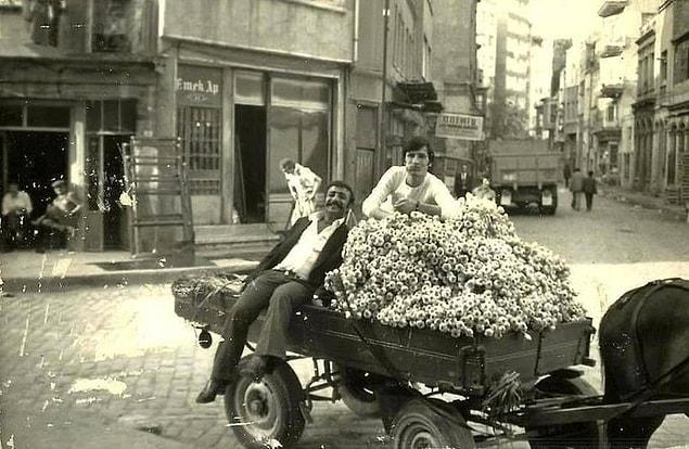 Sarımsak satıcıları, İstanbul, 1970.