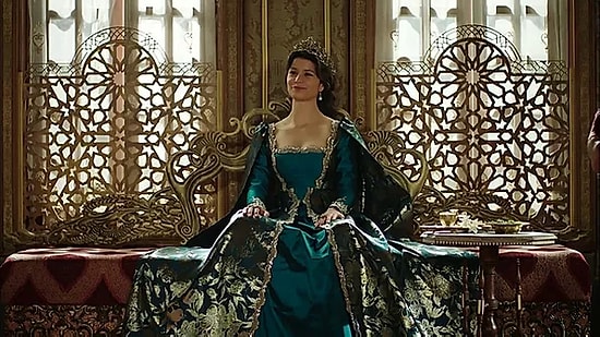 11 кинообразов турецкой актрисы Берен Саат