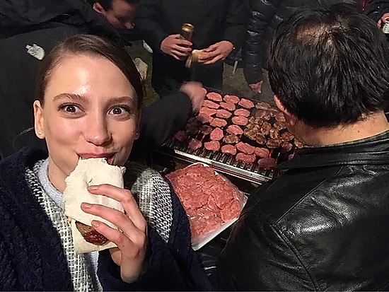 10 фотографий турецких звезд с их любимой едой