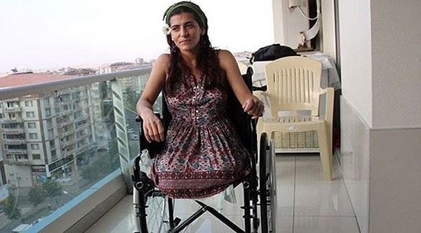 3. Diyarbakır'da 2015 yılında düzenlenen HDP mitingine yönelik bombalı saldırıda iki bacağını kaybeden Lisa Çalan'ın belediyedeki işine kayyum tarafından son verildi.