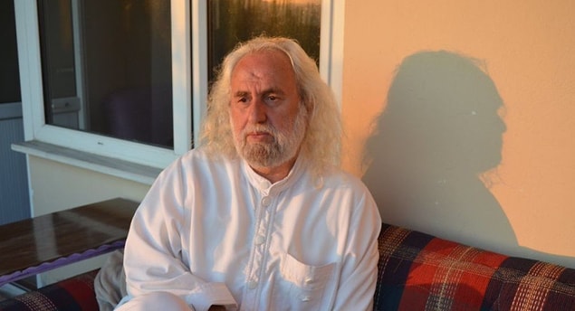 Bazı kaynaklarda Mesih'in günahlarından arınmış, tereddütsüz inanan seyahat eden anlamlarına geldiğini ve bu kişinin Meryem'den doğma Hz. İsa olduğu yazıyor. Kuran'da birçok ayette Hz. İsa'nın adı veya lakabı olarak "Mesih" kelimesinin geçtiği söyleniyor.