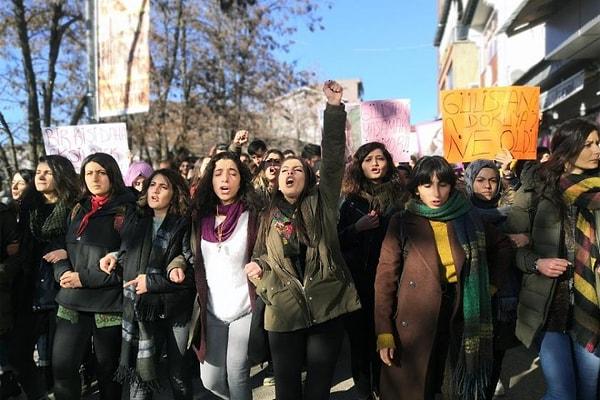 Munzur Üniversitesi öğrencileri Gülistan'ın bulunması için eylemler düzenledi.