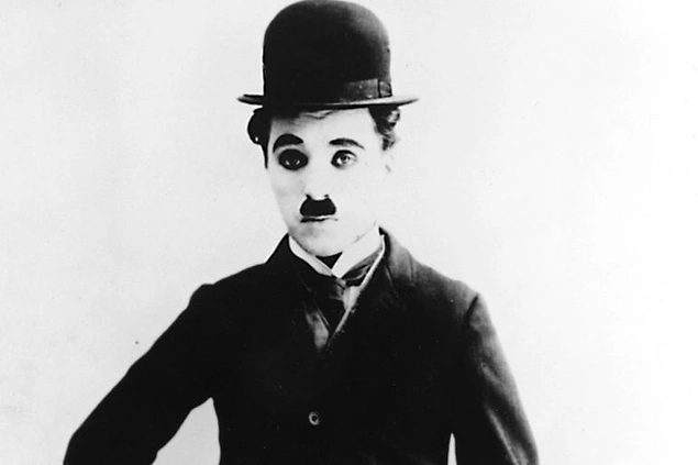 Prezervatifler yüzyıllarca hayvansal ürünlerden yapılmıştı, ancak 1839'da kauçuk vulkanizasyonunun keşfinden kısa bir süre sonra 1850'lerde gerçek kauçuk haline geldiler.