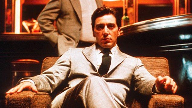 7. Godfather fiiminde Al Pacino'nun hayat verdiği Michael Corleone, ailesinin mensup olduğu mafya hayatına oldukça uzak durmayı tercih eden biriydi. Sonra öyle şeyler yaşandı ki bir anda kendini lider koltuğunda buluverdi.