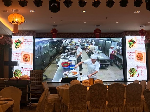 6. Mutfağını canlı olarak, gelen misafirlere izleten restoran.