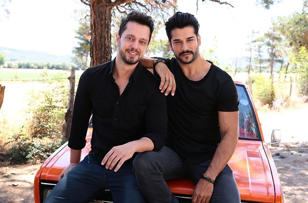 6. Kardeşim Benim filmiyle birlikte çok sıkı dost olmuşlardı. Ancak Burak Özçivit, Murat Boz'un Kardeşim Benim 2 filmine yeterli desteği vermediği için onu her yerden silmişti.