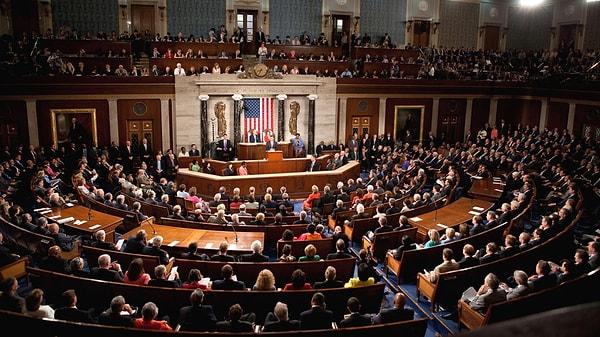 100 sandalyeli ABD Senatosu'nda Cumhuriyetçiler 53 sandalye ile çoğunluğu ellerinde tutuyor.
