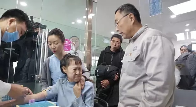Çin'de yaşayan 15 yaşındaki Xiao Feng, 8 milyonda bir görülen görülen 'progeria' isimli bir genetik rahatsızlığa sahip.